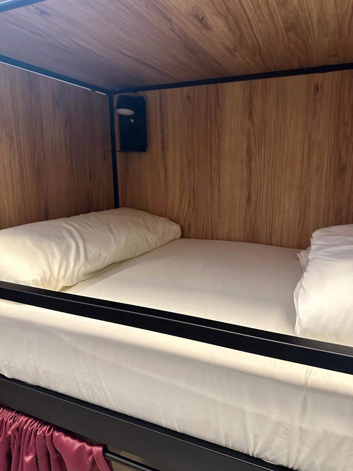 Velvet Hostels Pacifico Madrid Eksteriør bilde
