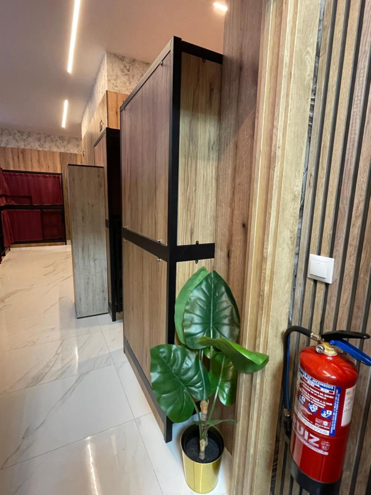 Velvet Hostels Pacifico Madrid Eksteriør bilde
