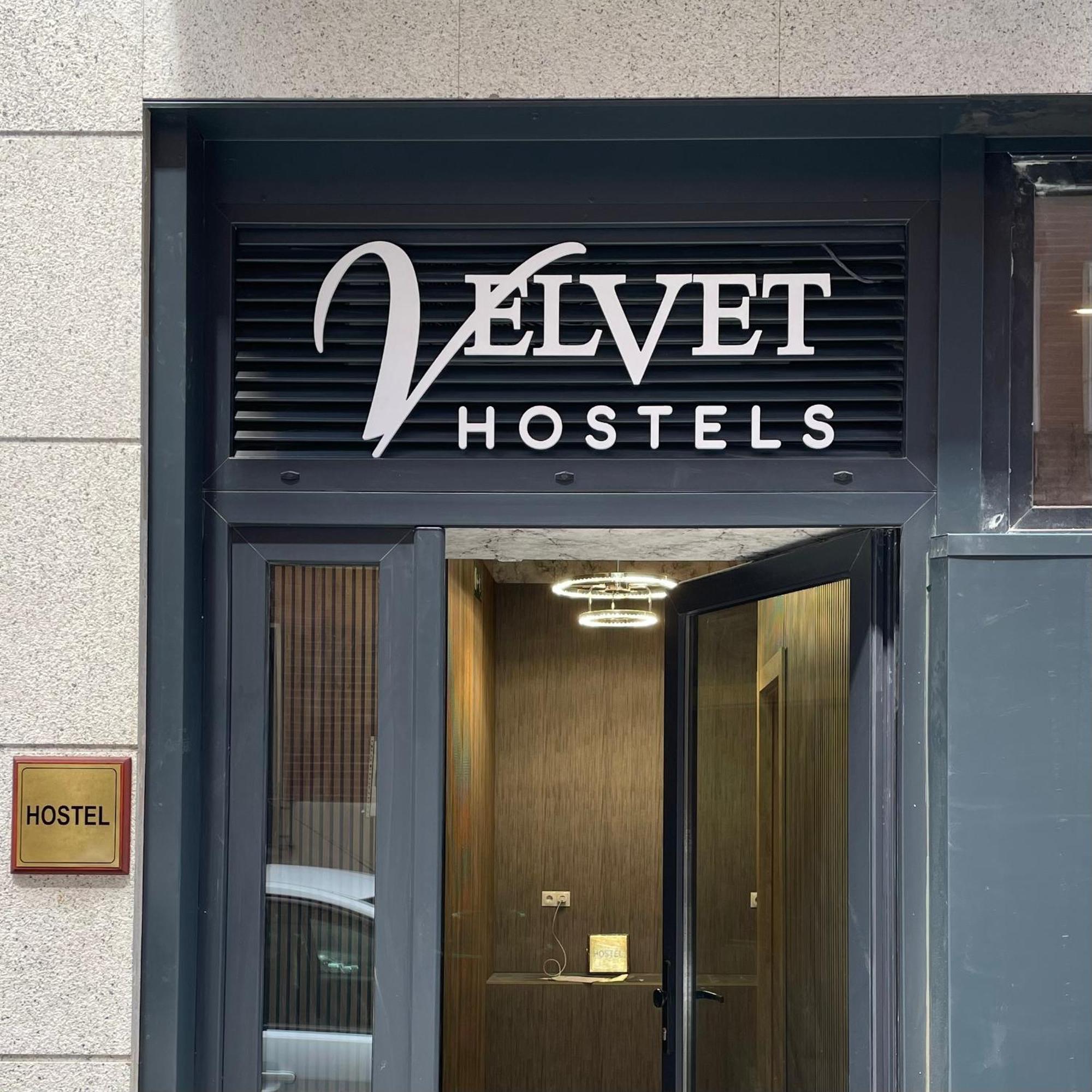 Velvet Hostels Pacifico Madrid Eksteriør bilde